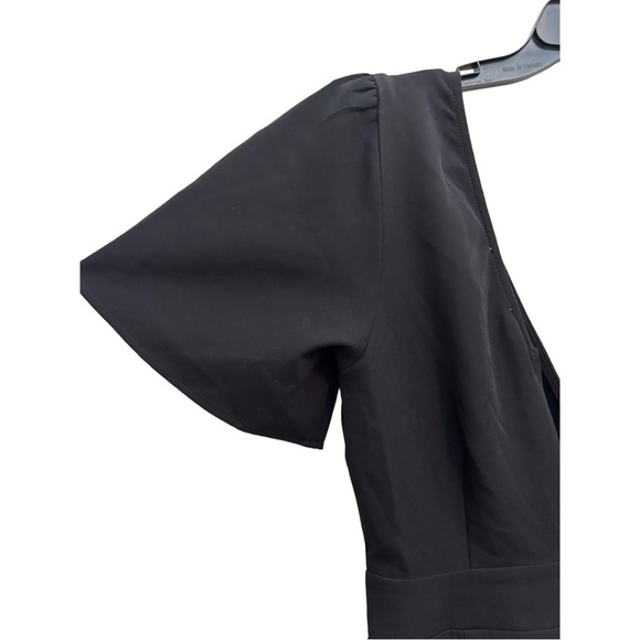 SOCIALITE Deep Surplice Neck Flutter Sleeve Jumpsuit black - Picture 10 of 14